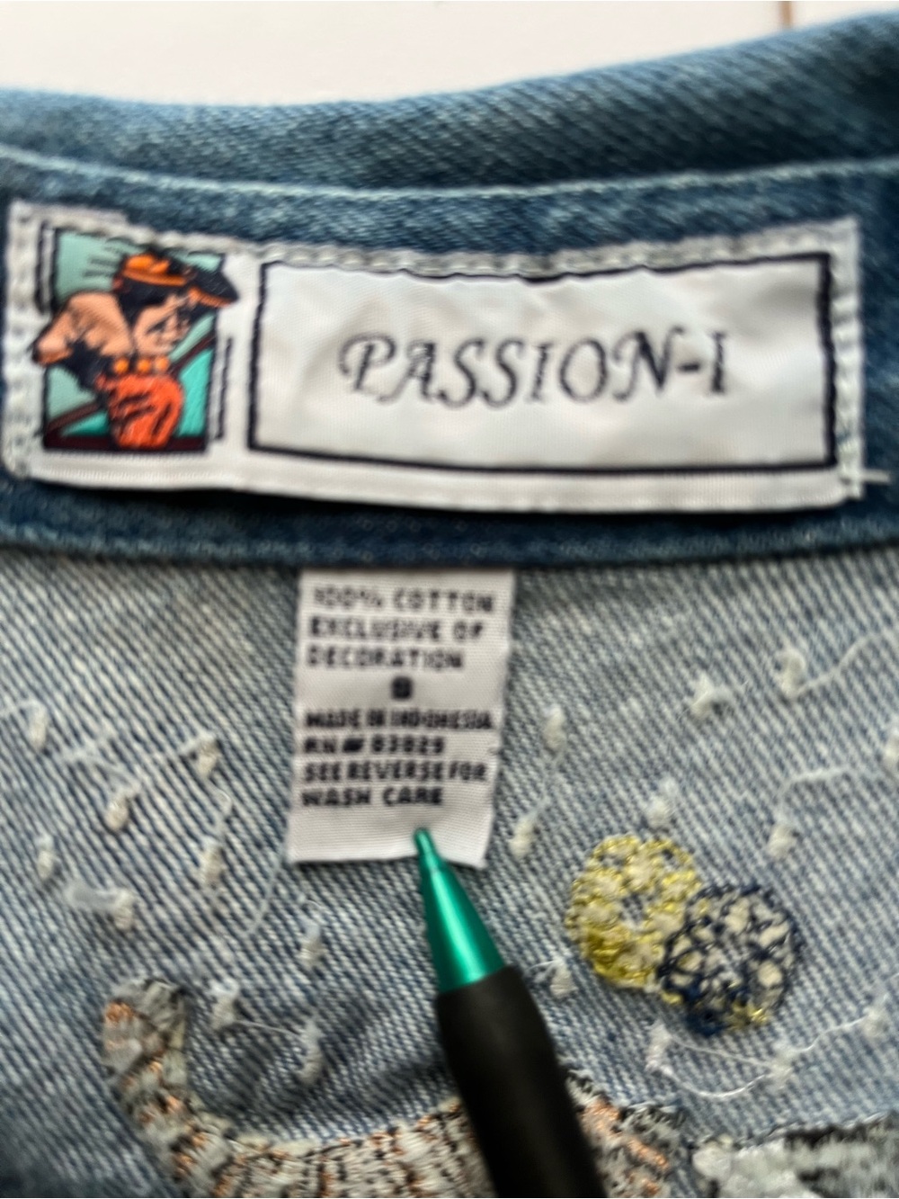 Vintage Passion-I Embroidered Blue Denim Jacket with Cat Motif - Picture 2 of 8